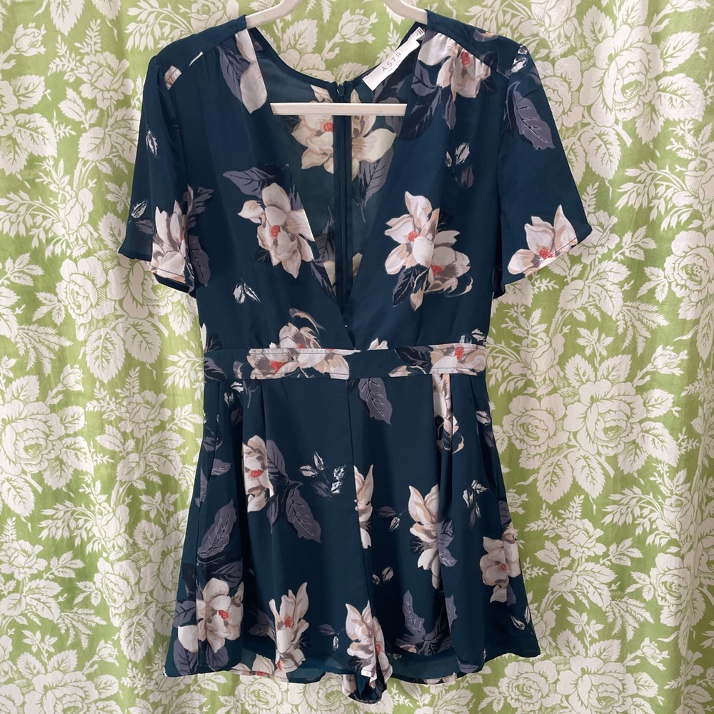 ASTR The Label Floral V-Neck Romper